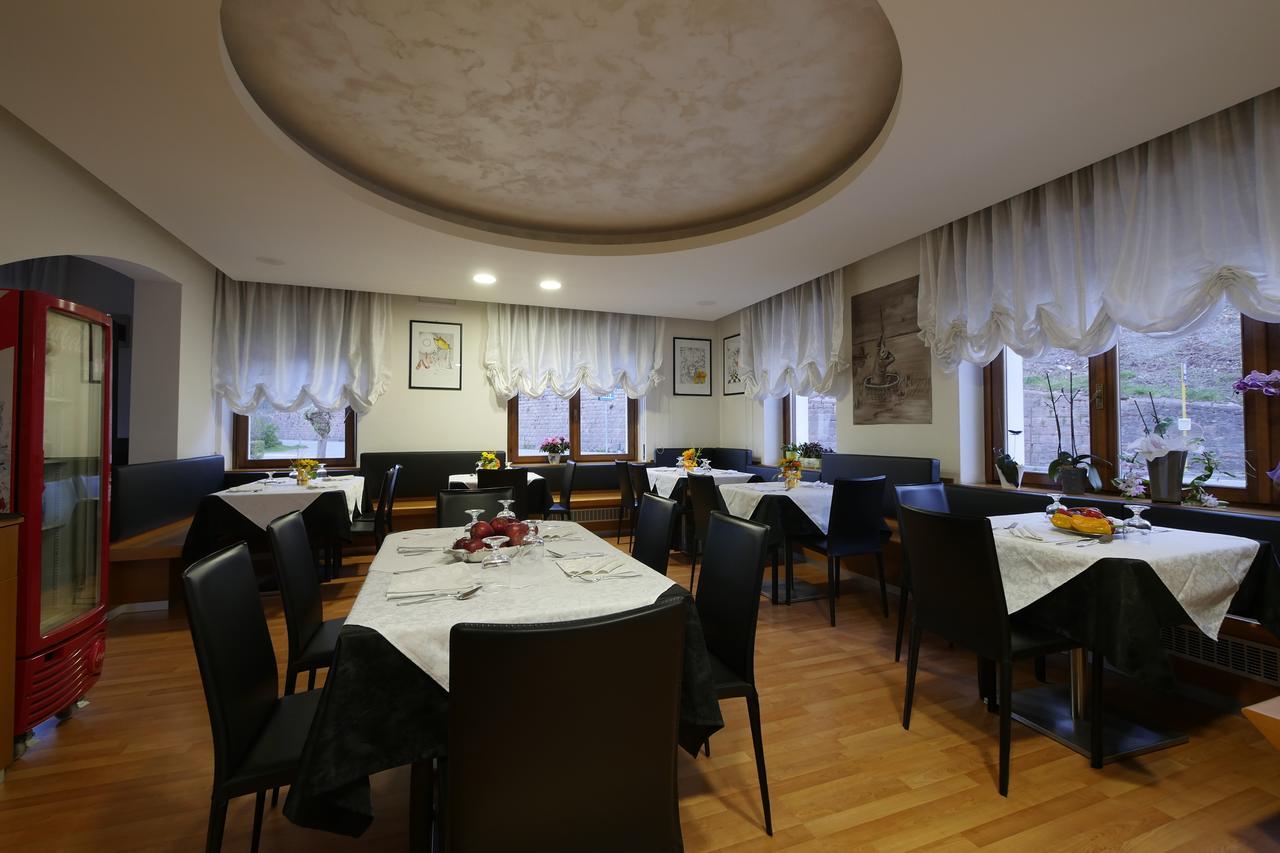 Albergo De March Farra d'Alpago Exterior photo